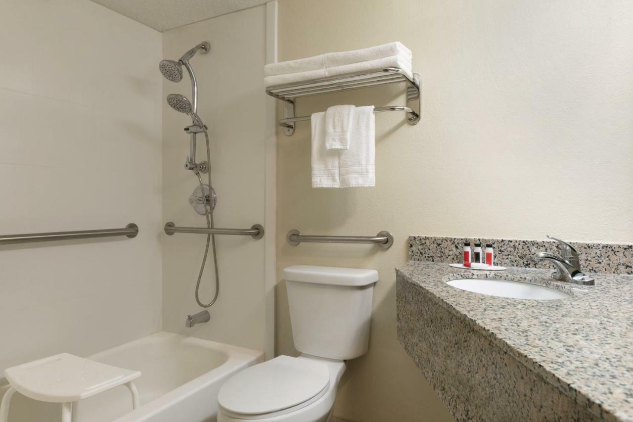 Baymont By Wyndham Florence Cincinnati Екстериор снимка